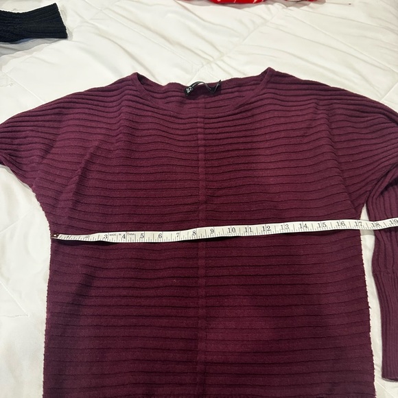 Sweater - Picture 4 of 7